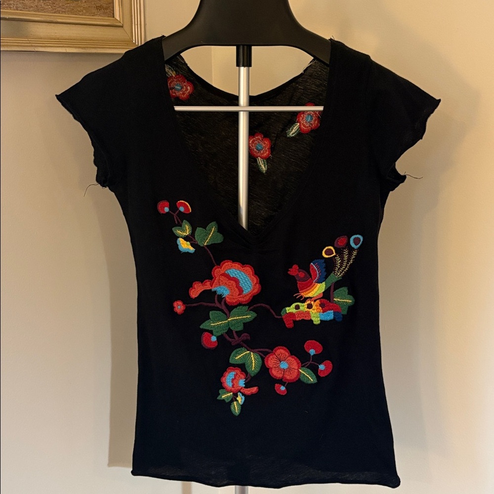 Floral embroidered black V neck short sleeve artsy folk art tropical - Picture 1 of 9